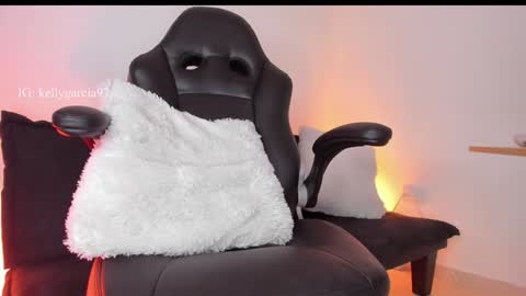 Kelly  online show from 16, 1, 2025