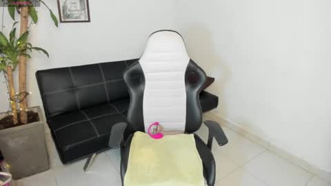 allyssann online show from 22, 4, 2026