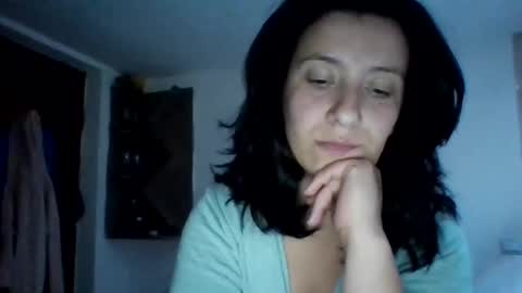 Snapshot of alma_amy chatting on 26, 10, 2025 Alma online show from 26, 10, 2025