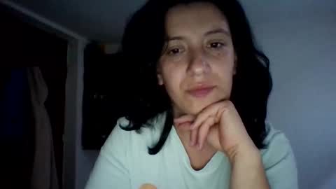 Snapshot of alma_amy chatting on 27, 10, 2025 Alma online show from 27, 10, 2025