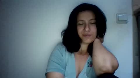 Snapshot of alma_amy chatting on 30, 10, 2025 Alma online show from 30, 10, 2025