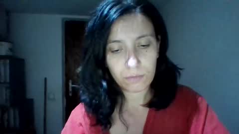 Snapshot of alma_amy chatting on 31, 10, 2025 Alma online show from 31, 10, 2025
