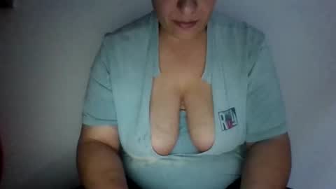 Snapshot of alma_amy chatting on 23, 11, 2025 Alma online show from 23, 11, 2025