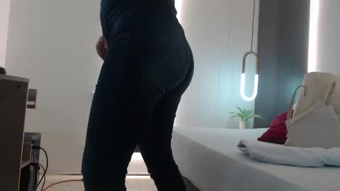 ALMA FENIX  online show from 11, 2, 2025