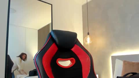 ALMA FENIX  online show from 27, 10, 2025