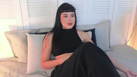 Mia online show from 4, 5, 2026