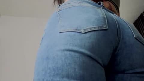 Snapshot of almma_ chatting on 25, 9, 2025 ALMMA online show from 25, 9, 2025