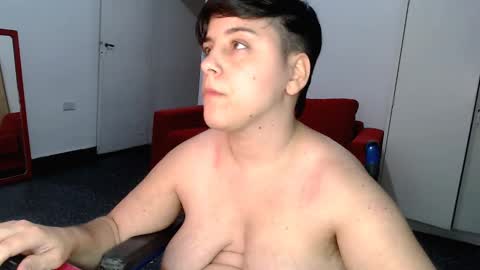 Snapshot of almondonwheels chatting on 23, 12, 2024 Almond online show from 23, 12, 2024