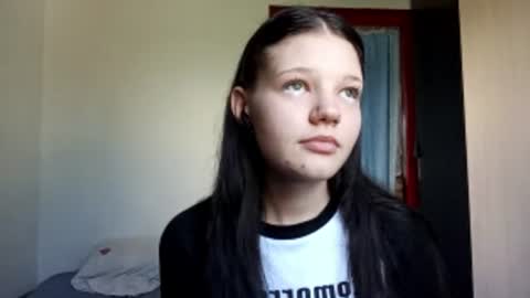 Snapshot of alverabejaran chatting on 30, 7, 2026 Emma online show from 30, 7, 2026