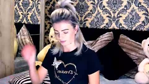 Snapshot of alyblonde chatting on 20, 12, 2024 aly online show from 20, 12, 2024