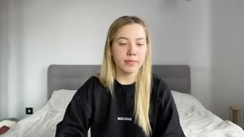 Snapshot of alyrasun chatting on 24, 5, 2026 Al online show from 24, 5, 2026
