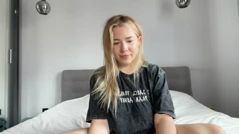 Snapshot of alyrasun chatting on 31, 7, 2026 Al online show from 31, 7, 2026