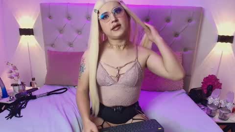 alyssaa_hunter online show from 6, 3, 2025