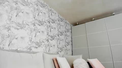 alysamillan online show from 11, 1, 2025