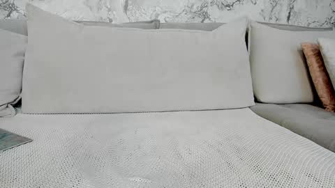 alysamillan online show from 12, 1, 2025