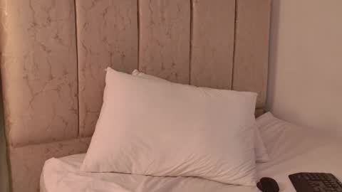 amaia_saenz_oa online show from 4, 3, 2026