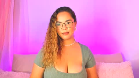 Snapshot of amalia_bennet chatting on 5, 3, 2025 amalia bennet online show from 5, 3, 2025