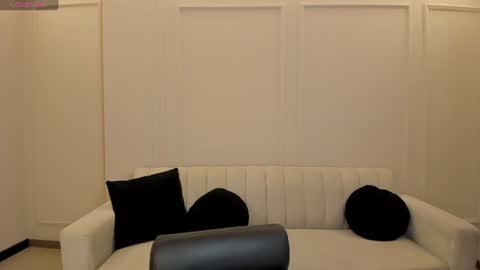 Amalia cruss online show from 9, 7, 2026