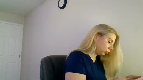 Snapshot of amandainbloom chatting on 30, 10, 2025 Amanda online show from 30, 10, 2025