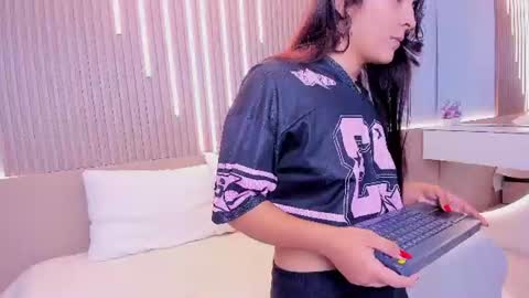 Snapshot of amara_lune chatting on 16, 7, 2026 online show from 16, 7, 2026