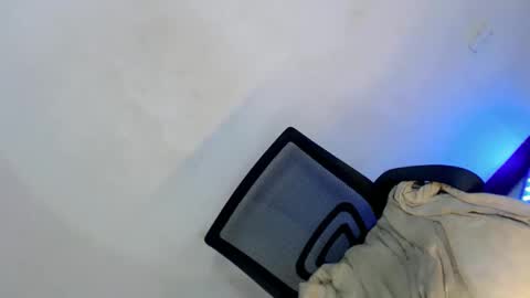 Annika 25yrs old online show from 11, 3, 2025