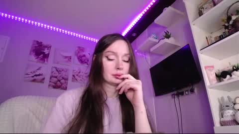 Snapshot of amazing_agness chatting on 8, 3, 2025 amazing_agness online show from 8, 3, 2025