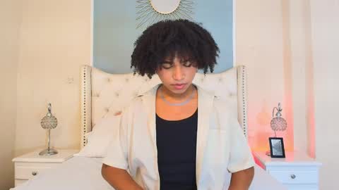 Ambar Colling online show from 8, 9, 2025