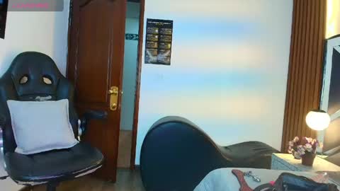 Ambar Ross online show from 30, 4, 2026