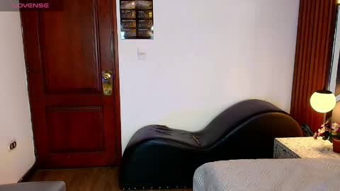 Ambar Ross online show from 9, 6, 2026