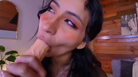 amber_curly online show from 4, 8, 2026