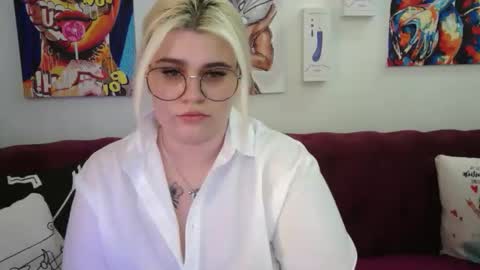 Snapshot of ambermonro chatting on 15, 9, 2025 Amber online show from 15, 9, 2025