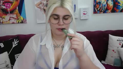 Snapshot of ambermonro chatting on 7, 10, 2025 Amber online show from 7, 10, 2025