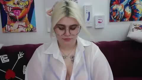 Snapshot of ambermonro chatting on 13, 10, 2025 Amber online show from 13, 10, 2025