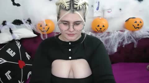 Snapshot of ambermonro chatting on 21, 10, 2025 Amber online show from 21, 10, 2025