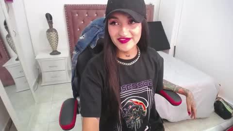 Snapshot of amelierouss chatting on 14, 1, 2025 AMELIEROUS .. see you tomorrow kisses online show from 14, 1, 2025