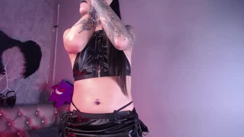 Snapshot of amelierouss chatting on 14, 11, 2025 AMELIEROUS .. see you tomorrow kisses online show from 14, 11, 2025