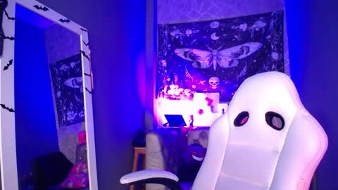 Snapshot of amelierouss chatting on 19, 3, 2026 AMELIEROUS .. see you tomorrow kisses online show from 19, 3, 2026