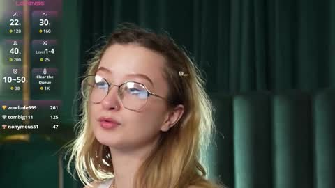 Snapshot of amelieviolet chatting on 21, 3, 2026 Amelie online show from 21, 3, 2026