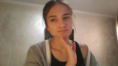 Julia  online show from 17, 9, 2025