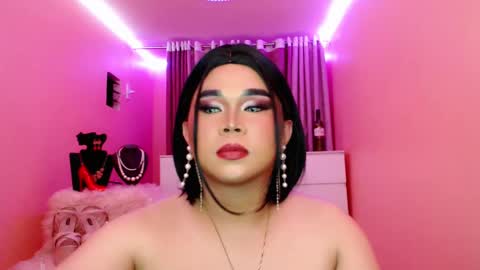 Queen Mireska online show from 3, 2, 2025