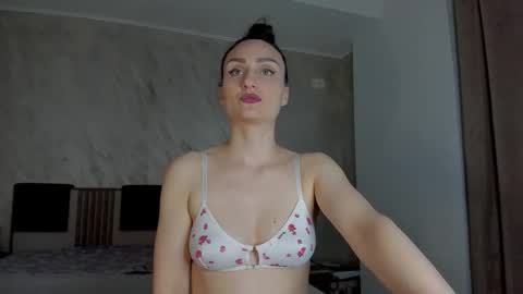 AmiraAnne online show from 19, 4, 2026