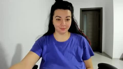 Amiraisa online show from 4, 12, 2025