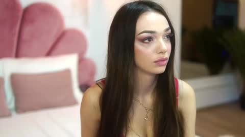 Amiraveyl online show from 5, 10, 2025