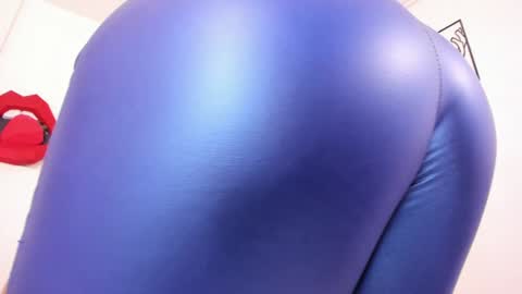 hi guys im ariani ill be off till december 1st for vacation if u want u can add me on snapchat by bio and talk or play there online show from 26, 1, 2025