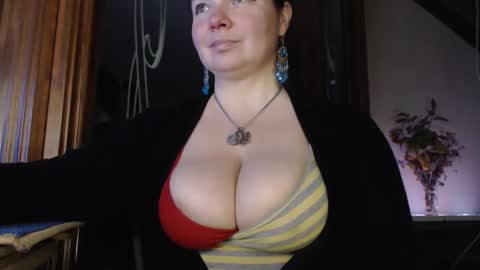 amorelara online show from 3, 3, 2025