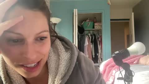 Amy Smilez online show from 2, 1, 2025