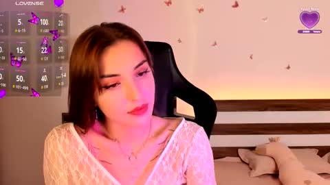 Snapshot of amyvilvet chatting on 25, 10, 2025 amyvilvet online show from 25, 10, 2025