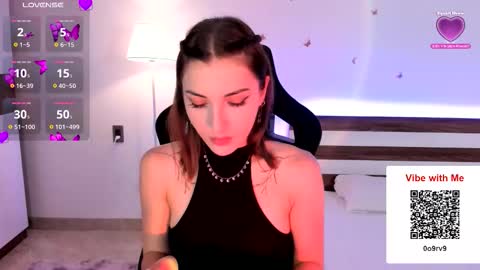 Snapshot of amyvilvet chatting on 27, 10, 2025 amyvilvet online show from 27, 10, 2025