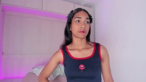 anaacollins_ online show from 25, 11, 2025