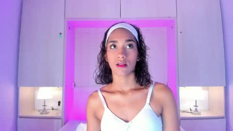 anaacollins_ online show from 28, 5, 2026